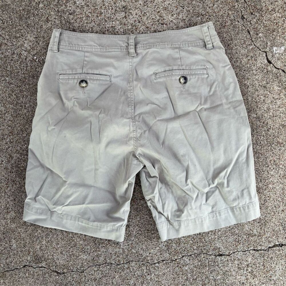 Eddie Bauer Blakely Women's Beige Chino Shorts Petite Size 8 Casual - Picture 2 of 5